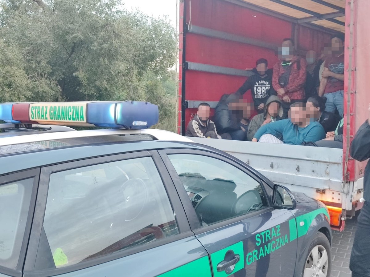 36 migrantów zatrzymali strażnicy graniczni w Kostrzynie nad Odrą w Lubuskiem. Syryjczycy nie mieli dokumentów uprawniających ich do wjazdu i pobytu w naszym kraju.