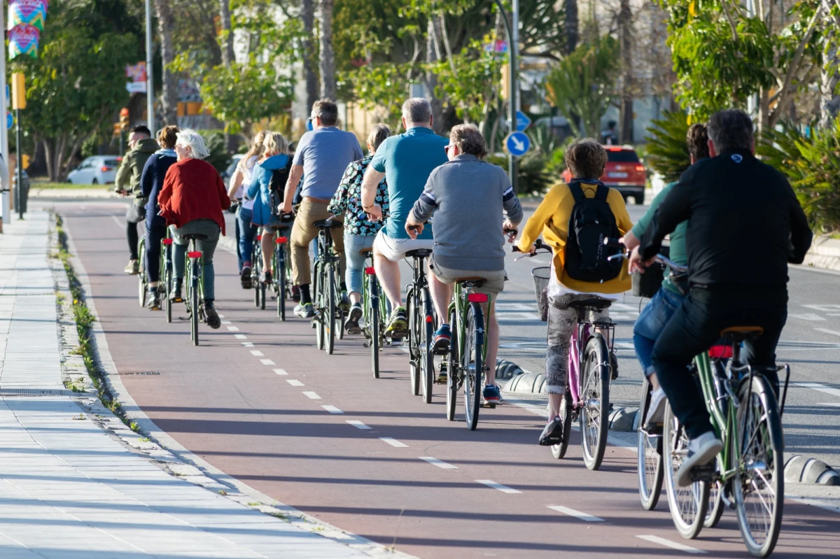 Kilkaset osób weźmie udział w przejeździe Rowerowej Masy Krytycznej we Wrocławiu. Uczestnicy przejazdu będą propagować zrównoważony transport w dużym mieście i namawiać do używania roweru jako taniego, zdrowego i szybkiego środka komunikacji.