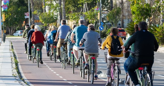 Kilkaset osób weźmie udział w przejeździe Rowerowej Masy Krytycznej we Wrocławiu. Uczestnicy przejazdu będą propagować zrównoważony transport w dużym mieście i namawiać do używania roweru jako taniego, zdrowego i szybkiego środka komunikacji.