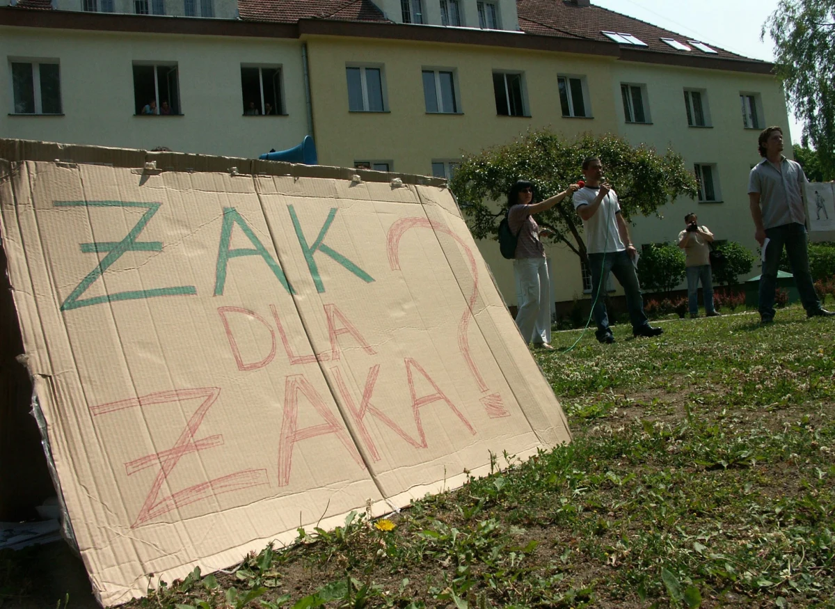 ​Zainteresowanie studentów mieszkaniem w akademikach należących do Uniwersytetu Warmińsko-Mazurskiego w Olsztynie jest ogromne. Chętnych do mieszkania w akademikach jest tak wielu, że ponad 100 osób zapisało się na listę rezerwową.