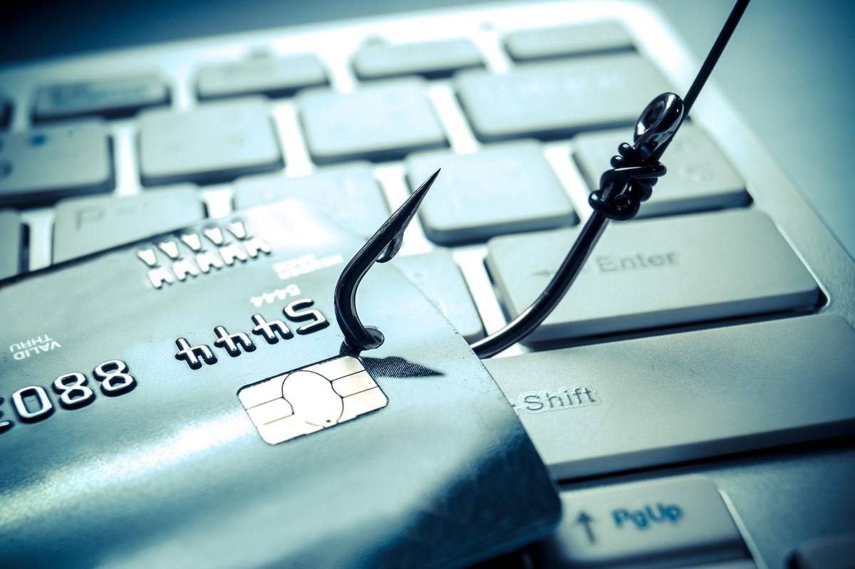 ​Za 673 przestępstwa odpowiedzą przed sądem dwaj mężczyźni, którym katowicka prokuratura zarzuca oszustwa internetowe. Oferując m.in. telefony i roboty kuchenne sprawcy oszukali ponad 600 osób na łączną kwotę ok. 700 tys. zł.