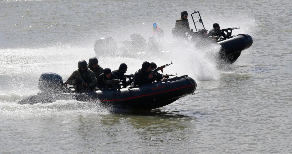 Szef Sztabu Generalnego ​Rumuńskich Sił Zbrojnych gen. Daniel Petrescu poinformował, że wojsko rosyjskie "w sposób systematyczny" zakłóca sygnał GPS na wodach terytorialnych Rumunii. Rodzi to poważne ryzyko wystąpienia niebezpiecznego incydentu na wodach Morza Czarnego.