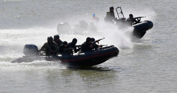 Szef Sztabu Generalnego ​Rumuńskich Sił Zbrojnych gen. Daniel Petrescu poinformował, że wojsko rosyjskie "w sposób systematyczny" zakłóca sygnał GPS na wodach terytorialnych Rumunii. Rodzi to poważne ryzyko wystąpienia niebezpiecznego incydentu na wodach Morza Czarnego.