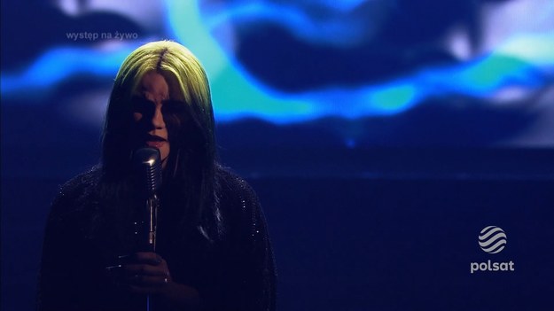 Kuba Szmajkowski wcielił się w Billie Eilish w przeboju "No Time to Die" z Bonda. "Tak się nie robi. Śpiewasz 'No time to die', a ty mnie po prostu zabiłeś" - komentowała Joanna Liszowska, która pojawiła się jako jurorka w zastępstwie za Pawła Domagałę. „Twoja twarz brzmi znajomo” w piątki w Polsacie.