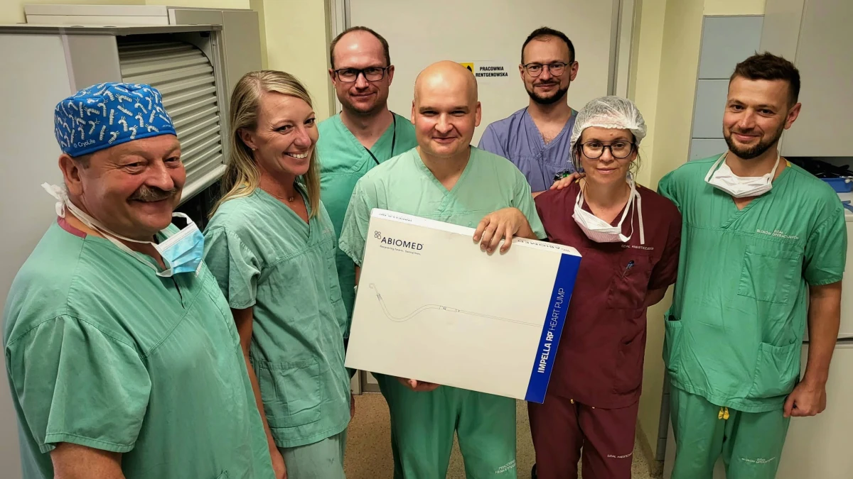 Jako pierwsi w Polsce specjaliści z Instytutu Chorób Serca Uniwersytetu Medycznego we Wrocławiu wykorzystali połączenie urządzenia wspierającego pracę prawej komory serca (Impella RP) i wszczepionej wcześniej pompy, która odciąża lewą komorę (HeartMate 3). Dzięki tzw. wspomaganiu obukomorowemu pacjent miał szansę dotrwać do przeszczepu. Mężczyzna jest już po transplantacji i z dnia na dzień czuje się coraz lepiej.