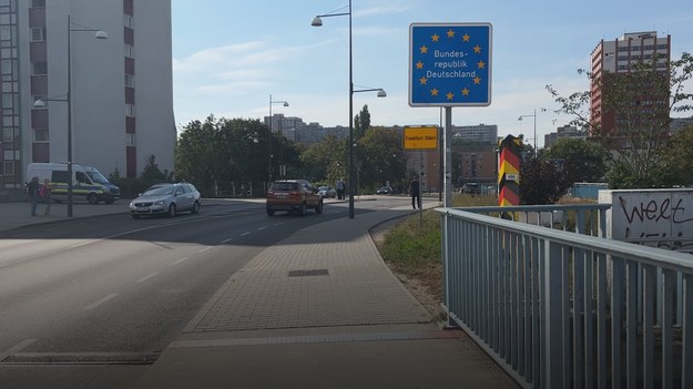 Niemcy chcą walczyć z nielegalną imigracją i przemytem ludzi, dlatego wzmacniają kontrole na granicach z Polską i Czechami. DW zapytało we Frankfurcie nad Odrą, co na ten temat sądzą ludzie przekraczający granicę polsko-niemiecką.