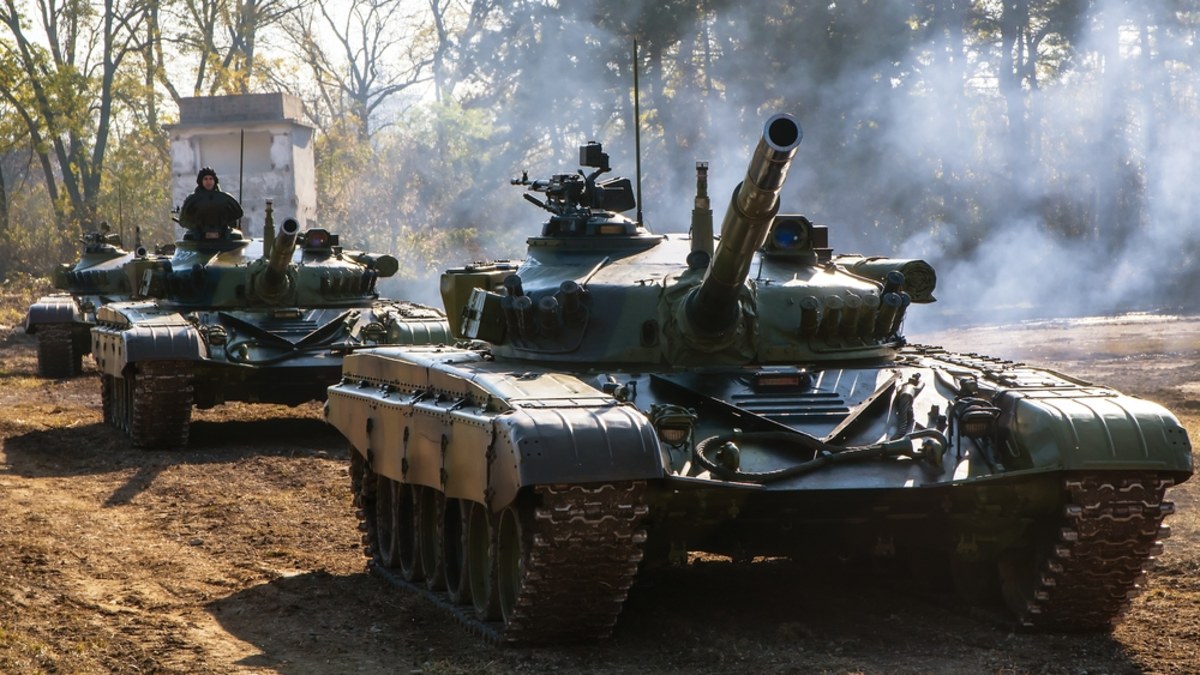 NATO zatwierdziło wysłanie dodatkowych sił do Kosowa. W republice ze stolicą w Prisztinie obserwujemy największe od lat zaostrzenie konfliktu. Wszystko zaczęło się na początku tygodnia, gdy we wsi Banjska doszło regularnej bitwy między uzbrojonymi Serbami i lokalną policją.