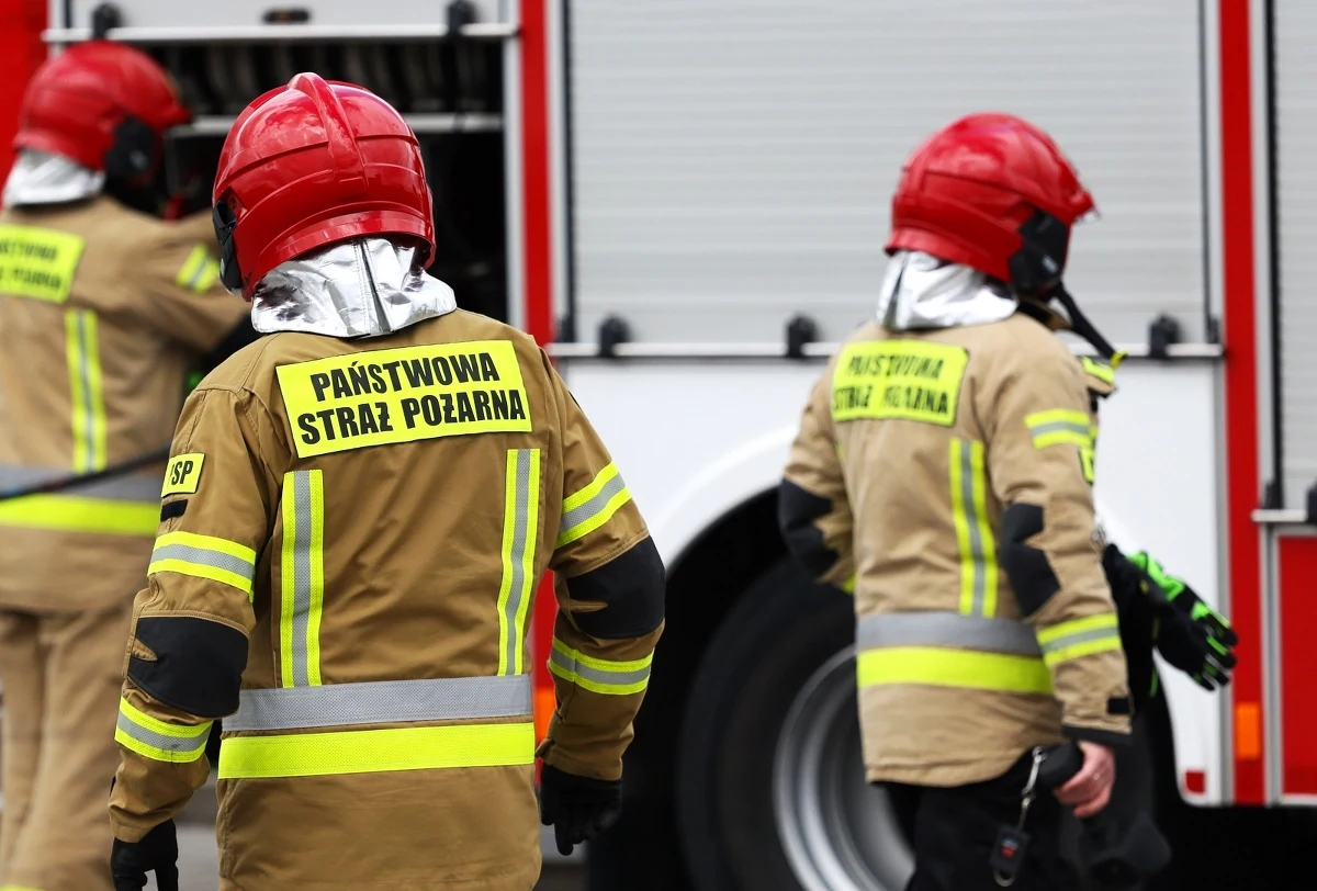 ​Dwie osoby zginęły w pożarze pustostanu w Starej Miłosnej pod Warszawą. Ogień pojawił się w nocy z soboty na niedzielę.