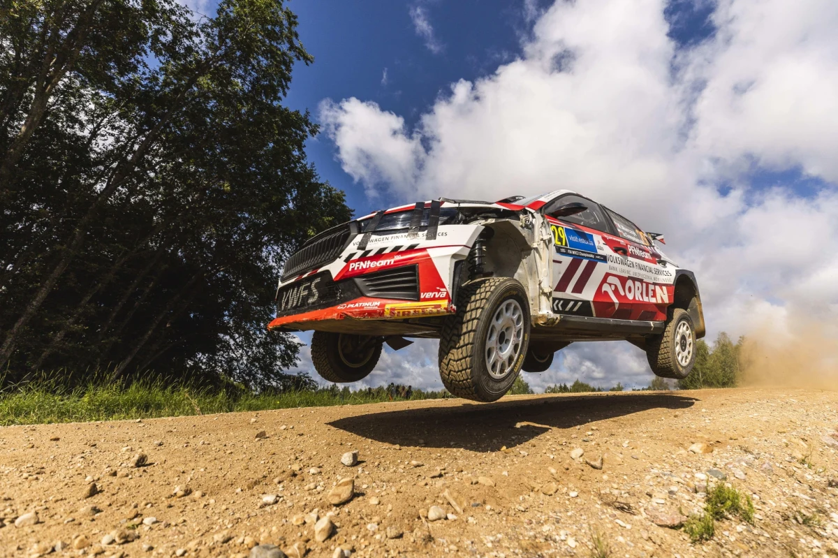 Za tydzień start w Rajdzie Węgier a pod koniec października w Rajdzie Europy Centralnej. Tak przedstawiają się plany załogi Mikołaj Marczyk i Szymon Gospodarczyk. Panowie wystąpią więc w ostatniej w tym roku rundzie Mistrzostw Europy ERC oraz w przedostatniej rundzie Mistrzostw Świata WRC. Marczyk i Gospodarczyk znają trasy na Węgrzech, ale nowy rajd WRC to niewiadoma dla wszystkich uczestników.