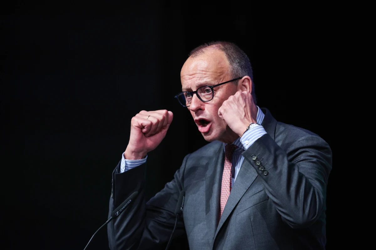 Ostra fala krytyki spadła na szefa opozycyjnej partii CDU Friedricha Merza za jego słowa, że Niemcom jest trudnej dziś skorzystać z opieki dentystycznej niż migrantom, którym odmówiono prawa azylu”.