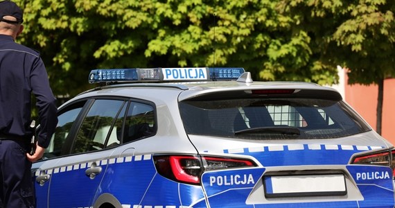 Policja zatrzymała dwóch mężczyzn w związku z atakiem maczetą na 32-latka w Skawinie w Małopolsce. Do zdarzenia doszło wczoraj późnym wieczorem. 
Ranny trafił do szpitala, jego stan jest krytyczny.