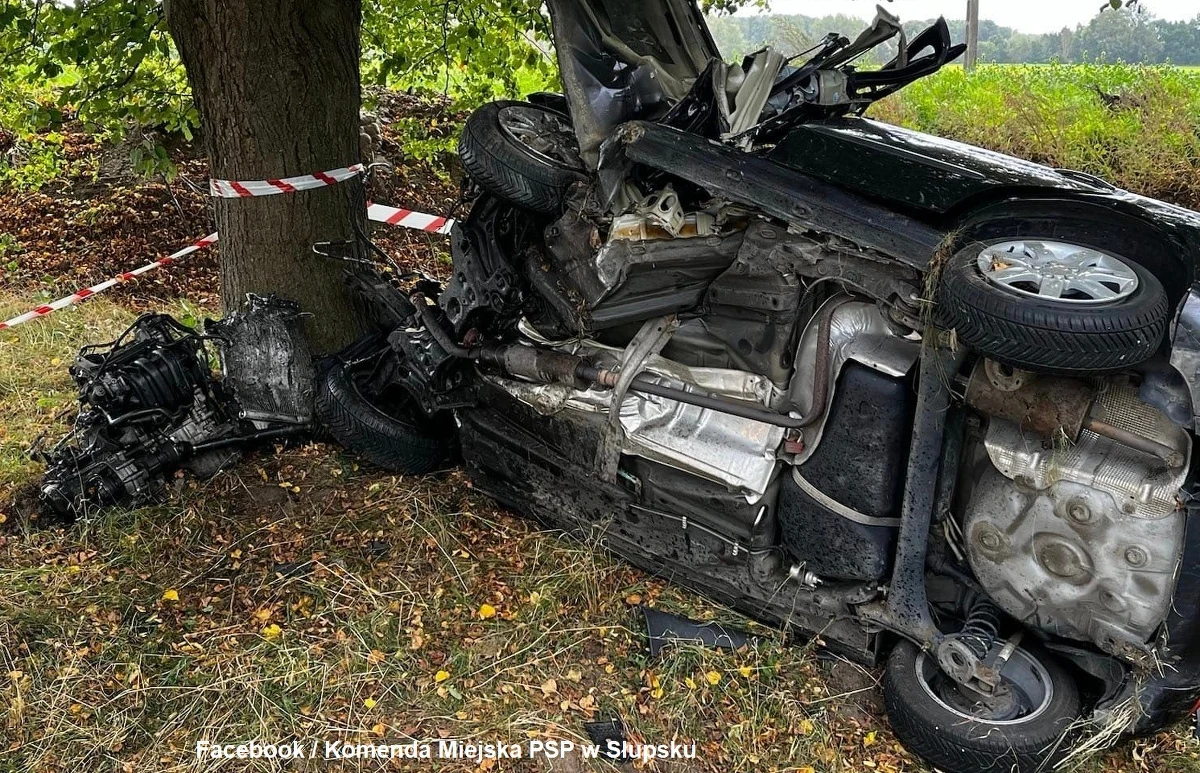 Nie żyje jedna z sześciu osób poszkodowanych w wypadku dwóch samochodów w Reblinie na Pomorzu. Ofiarą śmiertelną zdarzenia jest kobieta, która kierowała jednym z pojazdów.