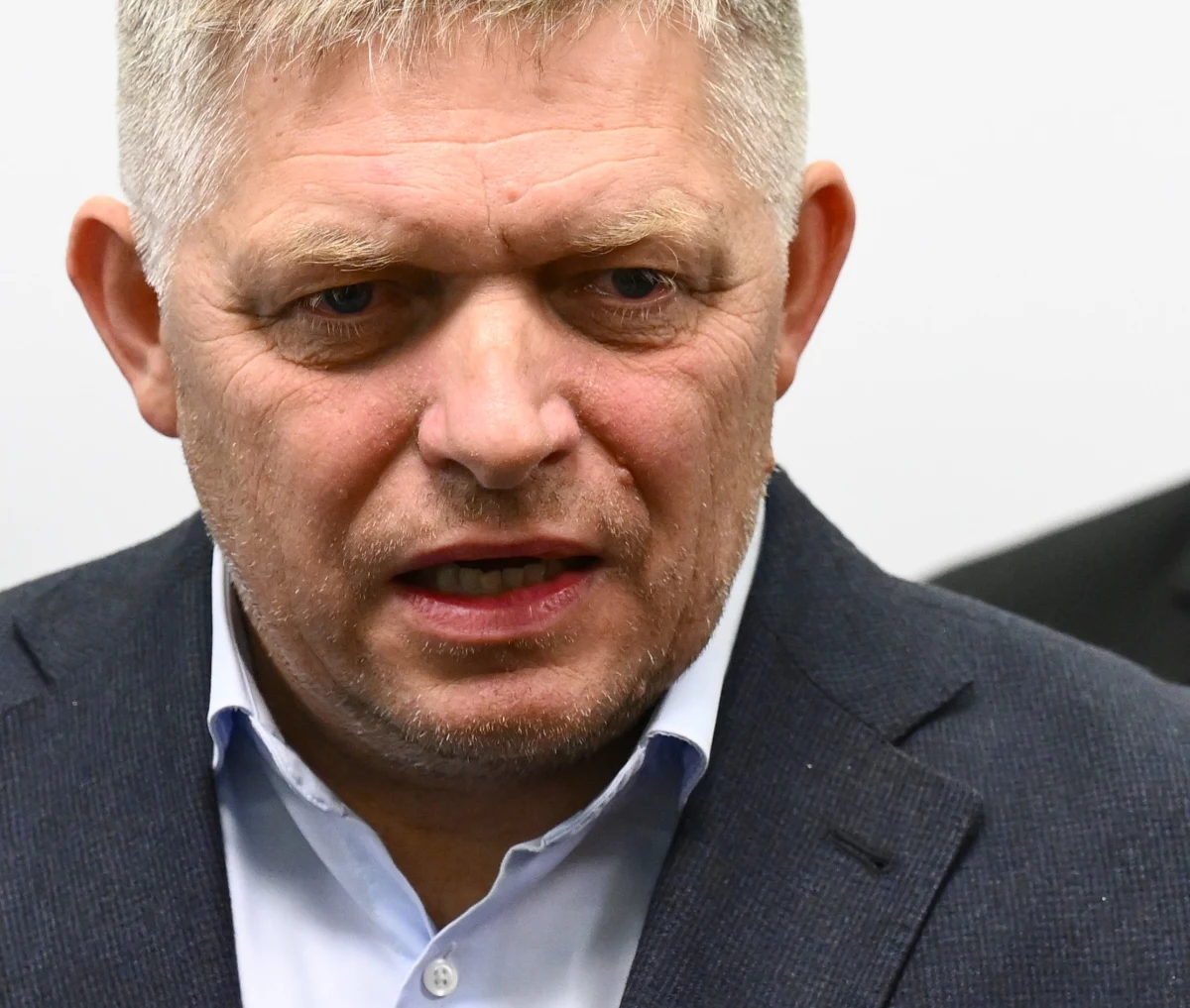 Słowacja przywróci kontrole graniczne z Węgrami - zapowiedział w Bratysławie Robert Fico, którego ugrupowanie Smer wygrało sobotnie wybory parlamentarne. "Ukraina nie jest jedynym problemem Słowacji, obywatele mają większe problemy" - dodał.