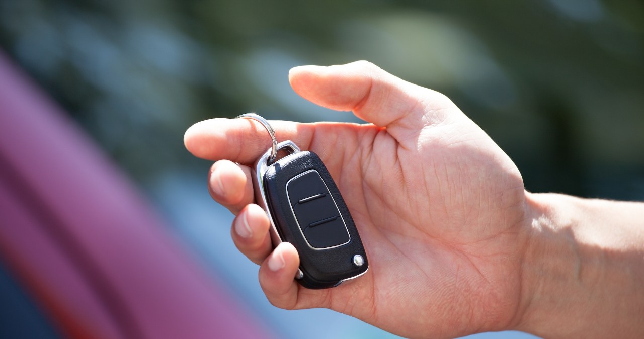 Po co ludzie owijają folią aluminiową kluczyki? Czy to nowa teoria spiskowa?