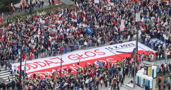 Podczas niedzielnego marszu w Warszawie doszło do sporadycznych incydentów; jedna osoba została zatrzymana w związku ze zniesławieniem policjanta - poinformował w niedzielę rzecznik komendanta stołecznego policji podinsp. Sylwester Marczak.
