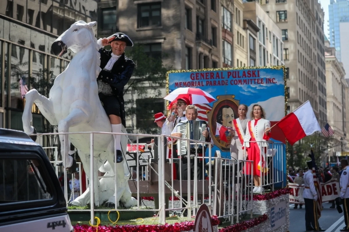 Biało-czerwony Manhattan. Tysiące Polaków wzięły udział w dorocznej Paradzie Pułaskiego. W Nowym Jorku był Andrzej Duda. Po raz pierwszy w historii polski prezydent uczestniczył w tym wydarzeniu. 