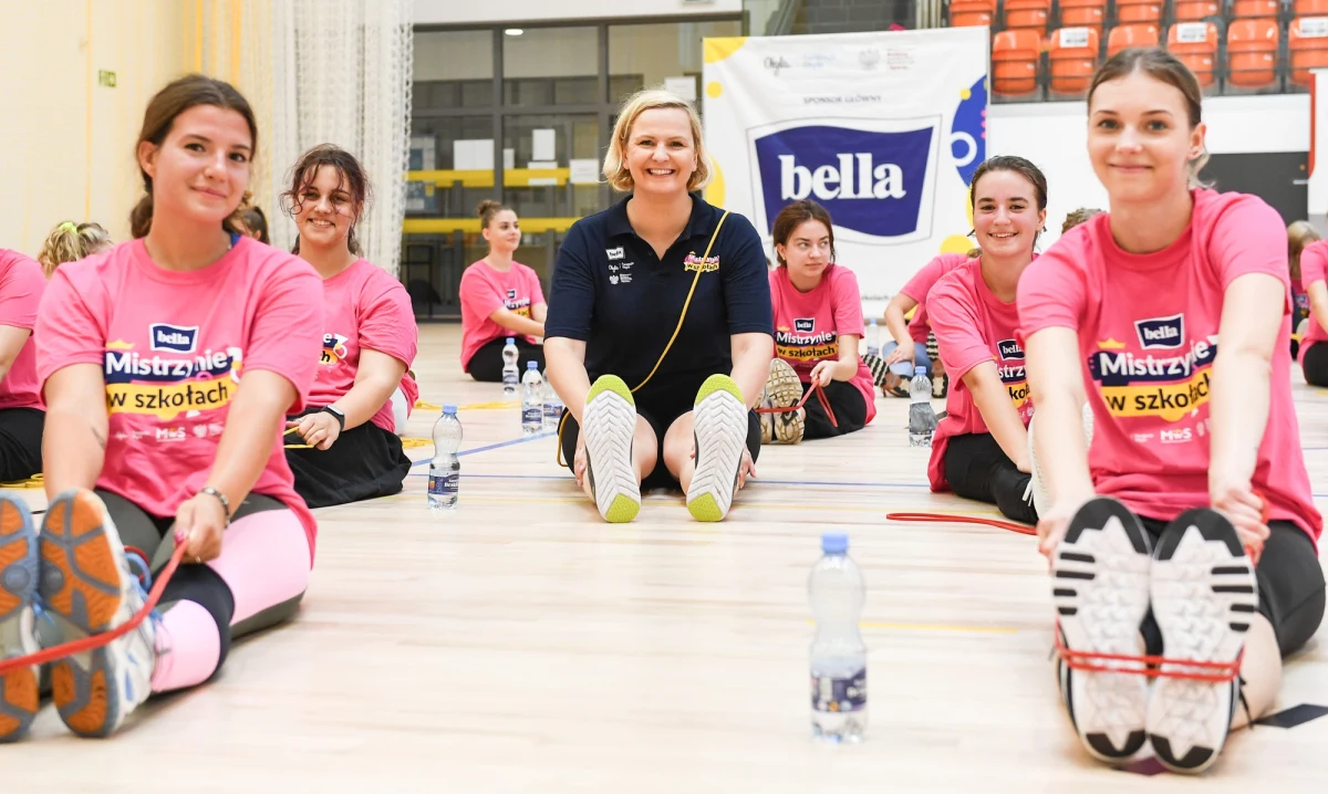 To będzie wyjątkowa lekcja wychowania fizycznego dla warszawskich uczennic! W piątek, podczas akcji "Mistrzynie w Szkołach" spotkają się z nimi - i będą ćwiczyć! - najlepsza w historii polska pływaczka Otylia Jędrzejczak, znakomita zawodniczka z walk MMA Joanna Jędrzejczyk, utytułowana lekkoatletka Joanna Jóźwik i jedna z najwybitniejszych polskich łyżwiarek szybkich Natalia Czerwonka!