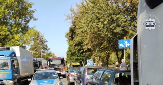 Poważne utrudnienia w ruchu na drodze krajowej nr 78 w Zawierciu w Śląskiem. W centrum miasta zderzyło się sześć samochodów. Na razie nie ma informacji o rannych osobach.