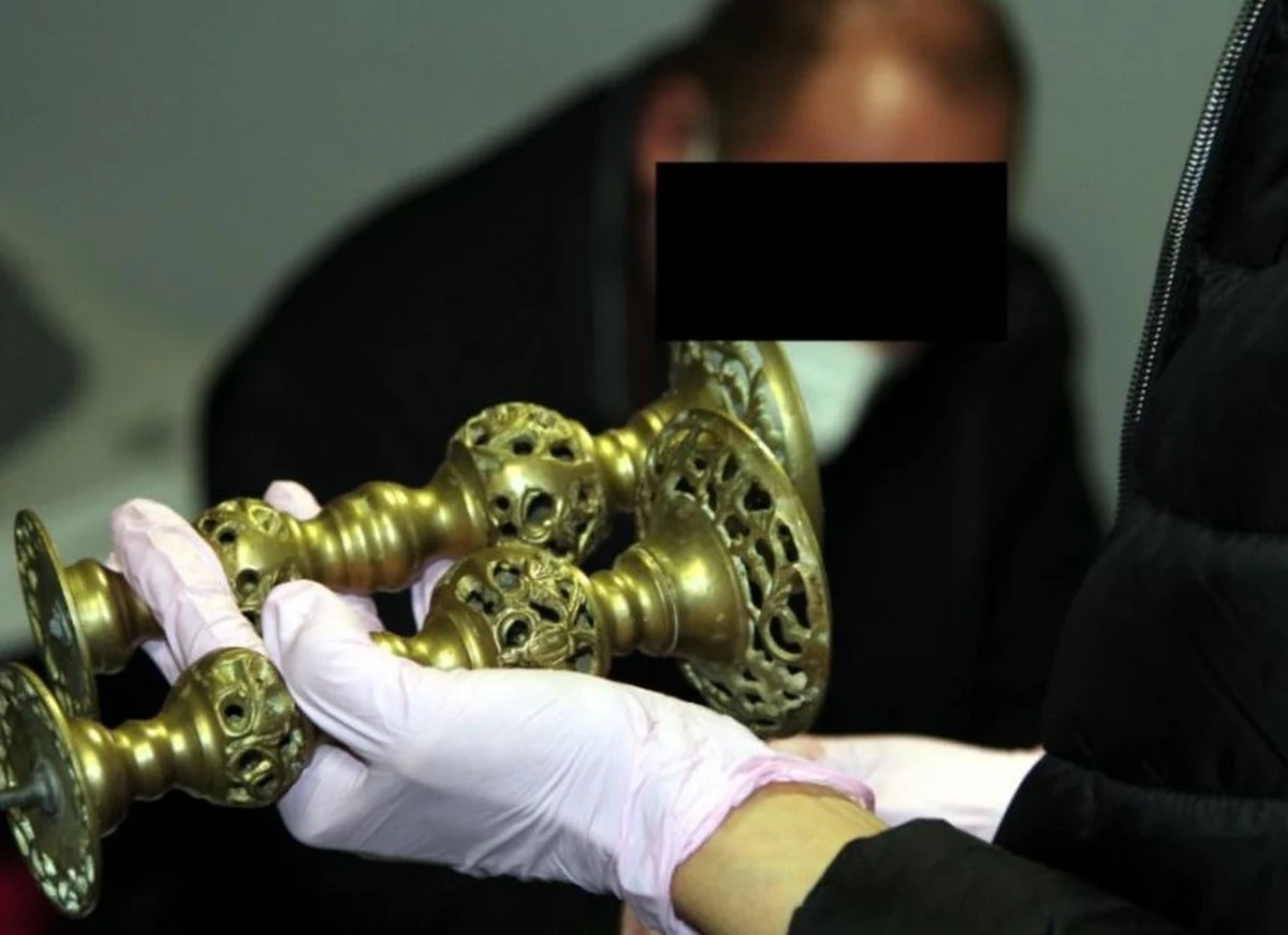 Jest wyrok ws. brutalnego zabójstwa starszego małżeństwa na warszawskim Grochowie. Sąd Okręgowy Warszawa-Praga skazał na dożywocie Andrzeja P., pseudonim Nos. Mężczyzna miał być zleceniodawcą morderstwa. Krzysztof Z. i Mirosław G. zostali skazani na 25 lat więzienia za dokonanie zabójstwa ze szczególnym okrucieństwem.