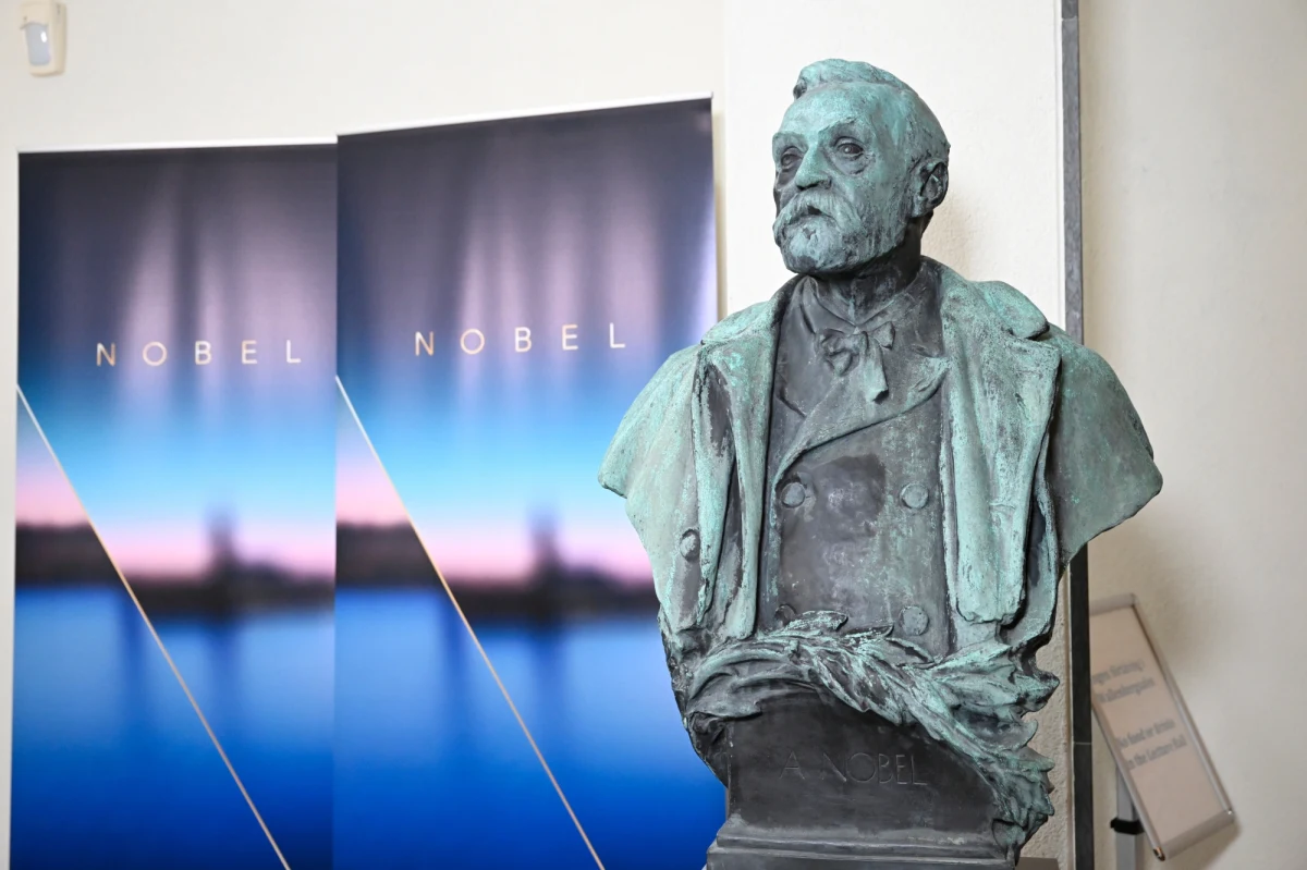 Tegoroczną nagrodę Nobla w dziedzinie fizjologii lub medycyny otrzymali naukowcy, których prace umożliwiły szybkie stworzenie skutecznych szczepionek typy mRNA przeciwko Covid-19. Instytut Karoliński w Sztokholmie ogłosił, że wyróżniono Węgierkę Katalin Karikó i Amerykanina Drew Weissmana, których badania fundamentalnie zmieniły naszą wiedzę o tym, jak mRNA oddziałuje z naszym układem immunologicznym i przyczyniły się do bezprecedensowo szybkiego rozwoju szczepionek w chwili, kiedy doszło do jednego z najpoważniejszych we współczesnych czasach zagrożenia dla zdrowia publicznego. 