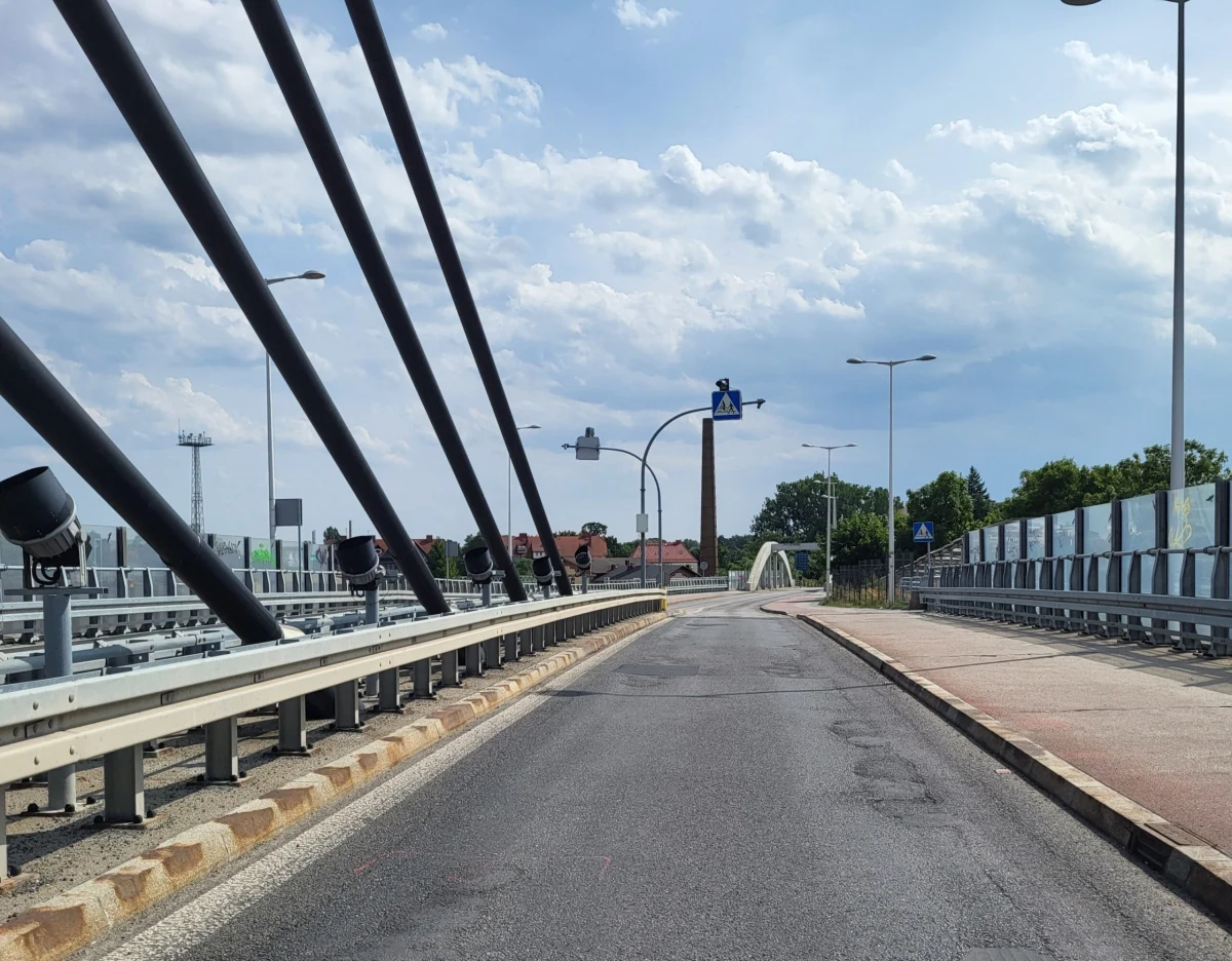 Rozpoczęła się wymiana nawierzchni na wiadukcie w ciągu ulicy Reymonta w Opolu. Przez dwa miesiące w tym miejscu będzie obowiązywała tymczasowa organizacja ruchu.

