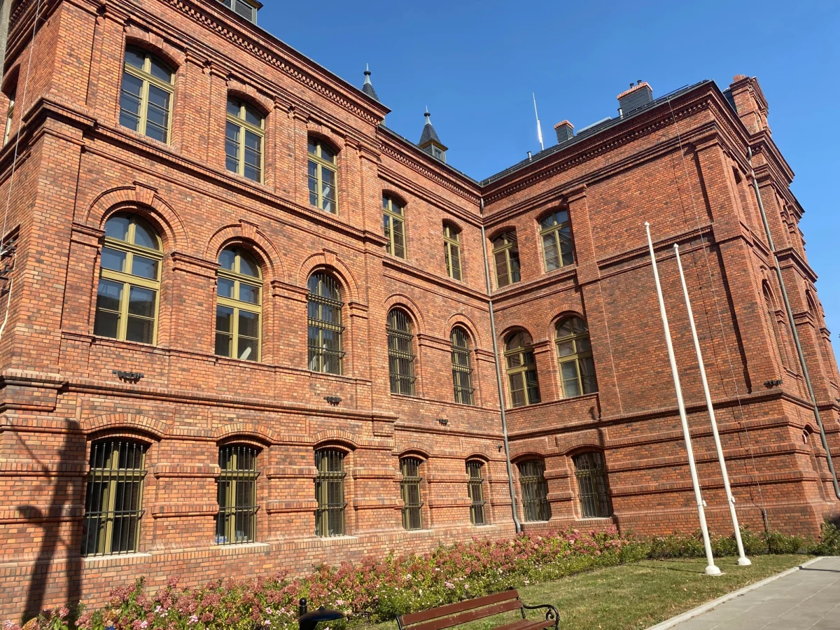 Żyrardowski kantor, czyli dawny budynek dyrekcji fabryki włókienniczej, zwyciężył w Ogólnopolskim Konkursie Budowlanym „Modernizacja Roku & Budowa XXI w.”, w kategorii zabytek. Budynek został wyremontowany i zaadaptowany na Centrum Obsługi Mieszkańca i ma zostać otwarty jeszcze w tym roku. 