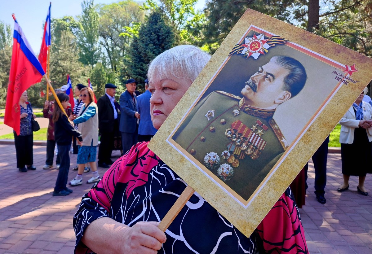 W Rosji jest 110 pomników Józefa Stalina, z czego 95 odsłonięto za rządów Władimira Putina; ostatni powstał na terenie Zespołu Memorialnego w Miednoje, gdzie mieści się Polski Cmentarz Wojenny, miejsce pochówku ofiar zbrodni katyńskiej - poinformował w poniedziałek niezależny rosyjski kanał na Telegramie Możem Objasnit'.