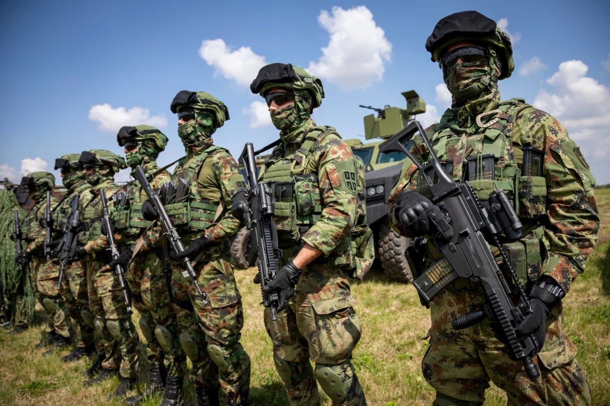 Jeśli armia Serbii otrzymałaby od prezydenta - zwierzchnika sił zbrojnych - rozkaz wkroczenia do Kosowa, zadanie to wykonałaby skutecznie i profesjonalnie - powiedział w poniedziałek serbski minister obrony Milosz Vuczević.