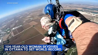 Ekstremalny wyczyn 104-latki. Seniorka skoczyła ze spadochronem