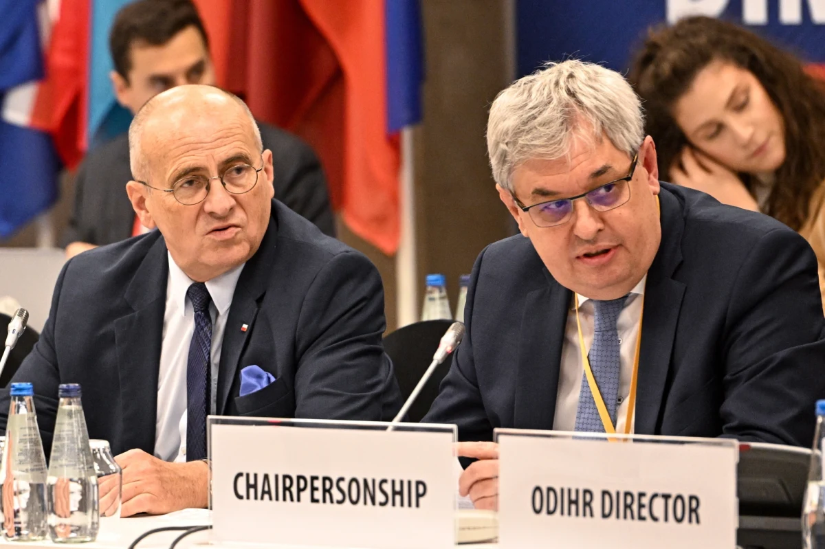 „Moja nieobecność na spotkaniu ministrów spraw zagranicznych UE w Kijowie wynika głównie z tego, że jeśli chodzi o stosunki między Polską a Ukrainą, wchodzimy w okres dekoniunktury” - powiedział w poniedziałek w Polsat News szef MSZ Zbigniew Rau. Dodał, że „nie będzie suflował władzom ukraińskim, co należy zrobić”, by poprawić relacje z Warszawą. „Strona ukraińska na pewno znajdzie rozwiązanie, jeśli będzie taka wola po jej stronie” – zaznaczył. 