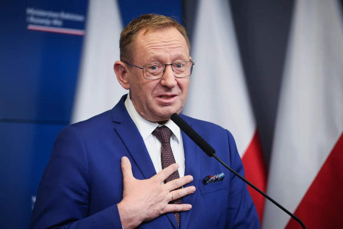 "Dogadaliśmy ważną sprawę. Od środy kontrole ukraińskiego zboża, które jedzie w tranzycie przez Litwę, zostają przeniesione z granicy ukraińsko-polskiej na teren Litwy, do portu litewskiego w Kłajpedzie" - poinformował minister rolnictwa i rozwoju wsi Robert Telus.