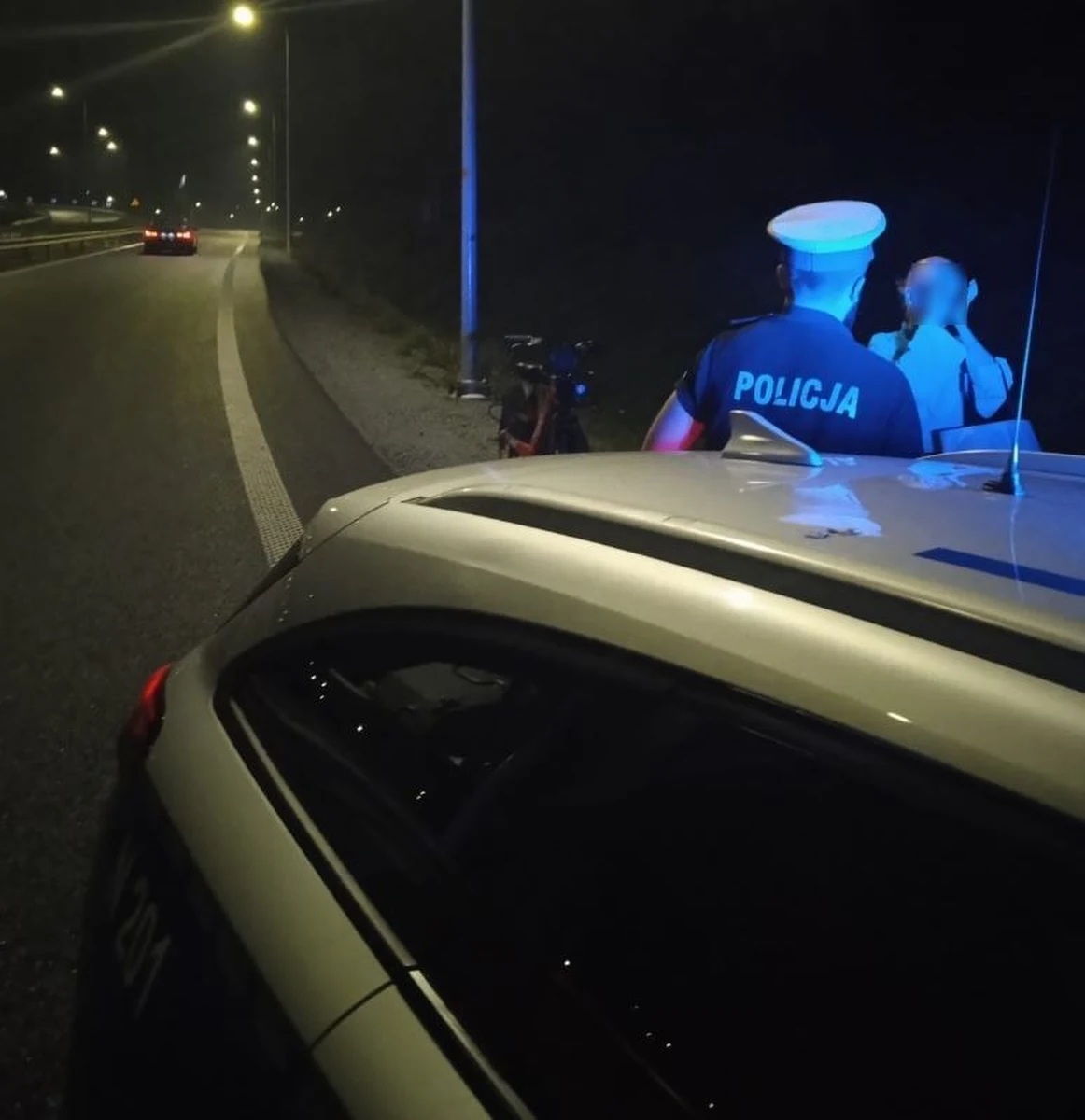 Mandatem w wysokości 5 tys. zł policjanci ukarali 26-latkę, która w nocy jechała obwodnicą Trójmiasta na rowerze. Na dodatek poruszała się pod prąd. Chciała dotrzeć z Gdańska Osowej do Gdyni.  

