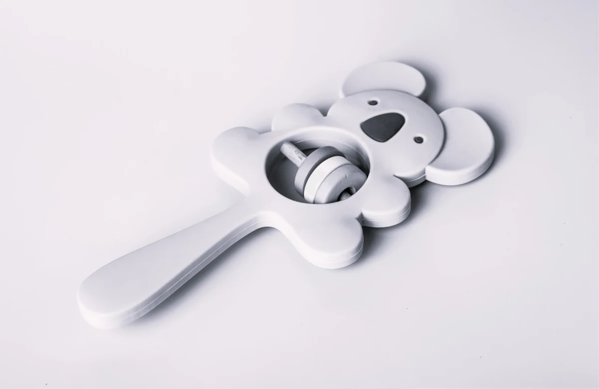 Rodzinna tragedia w podwarszawskiej gminie Błonie. Lekarz wezwany do miesięcznego niemowlęcia stwierdził zgon dziecka. Policjanci zatrzymali rodziców.