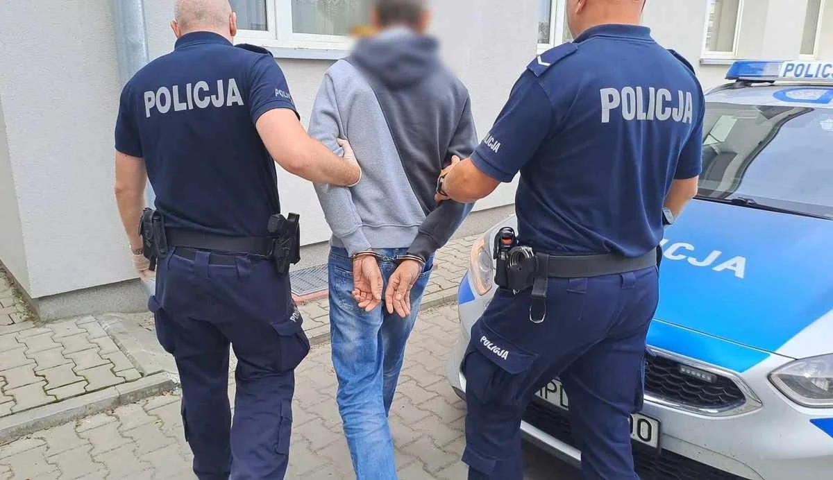 Na dwa miesiące trafił do aresztu 41-letni mieszkaniec gminy Annopol, który od kilku lat miał znęcać się nad swoim synem. Według policjantów podejrzany m.in. biegał za nastolatkiem z młotkiem, a nocą groził mu pozbawieniem życia. Za zarzucane mu czyny grozi do 5 lat więzienia.

