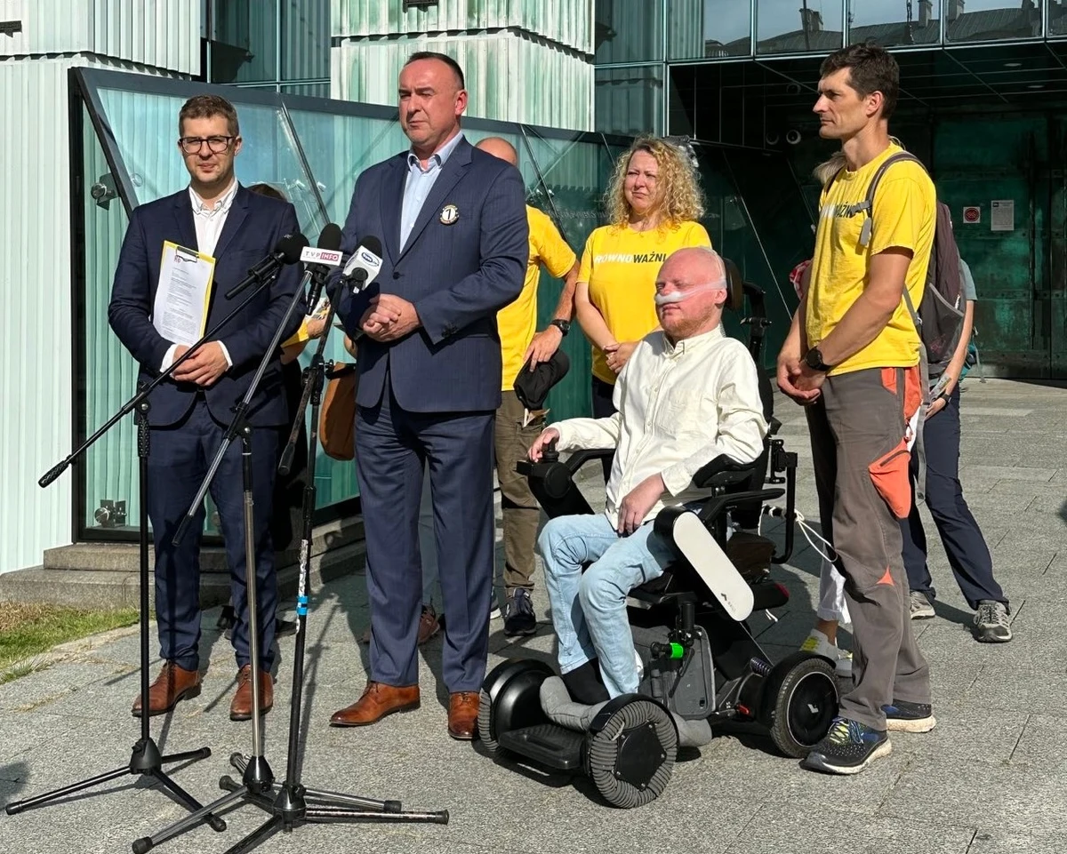 Skargę do Sądu Najwyższego dotyczącą uchwały Państwowej Komisji Wyborczej ws. referendum złożyli przedstawiciele Trzeciej Drogi. Ich zdaniem odnotowanie przez komisję odmowy pobrania karty referendalnej jest naruszeniem zasady tajności wyborów.