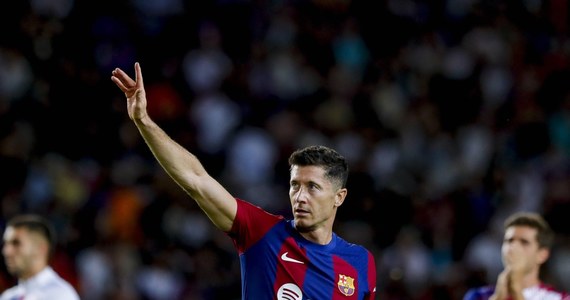 Robert Lewandowski będzie miał szansę na zdobycie kolejnych goli w europejskich pucharach - dziś jego Barcelona zagra na wyjeździe z Porto. Polscy kibice będą patrzeć także na boisko w Dortmundzie, gdzie Borussia grać będzie z Milanem, a sędzią tego spotkania będzie Szymon Marciniak.