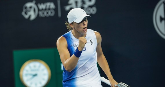 W pierwszym spotkaniu obu zawodniczek w historii Iga Świątek pokonała Magdę Linettę 6:1, 6:1 w 1/8 finału turnieju WTA w Pekinie. 