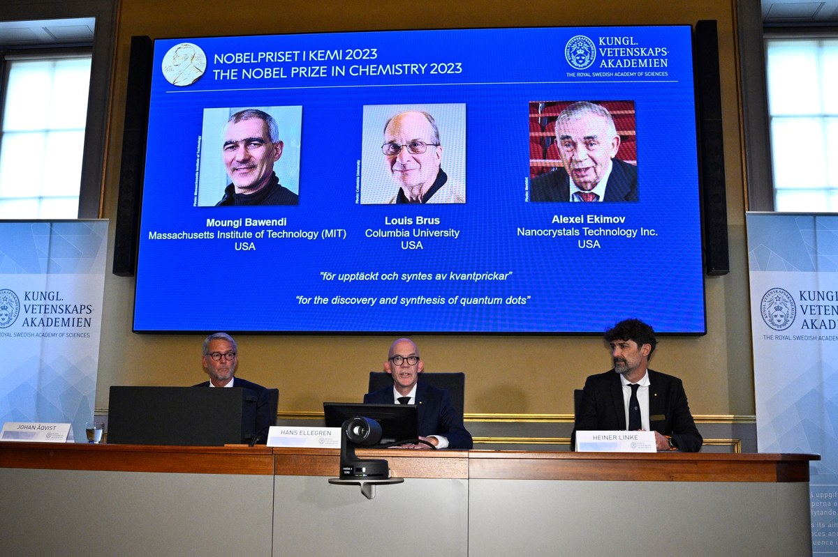 Szwedzka Królewska Akademia Nauk ogłosiła nazwiska tegorocznych laureatów Nagrody Nobla z chemii. Otrzymali je Moungi G. Bawendi z MIT, Louis E. Brus z Columbia University oraz Alexei I. Ekimov z Nanocrystals Technology.