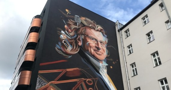 Zbigniew Wodecki ma swój mural w Katowicach. Wizerunek artysty pojawił się na jednym z budynków w centrum miasta, tuż przy głównej trasie kolejowej. Dziś oficjalnie go odsłonięto.