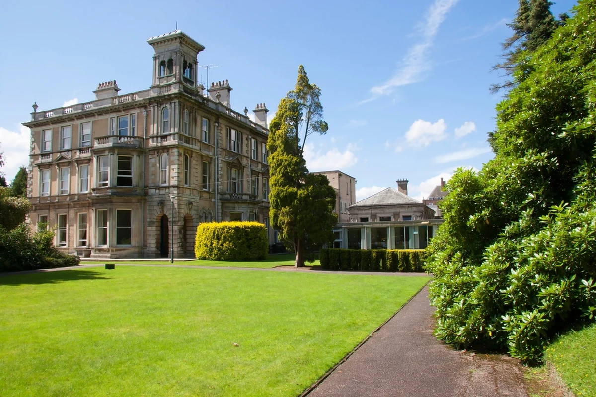 ​Chcesz otrzymać tytuł magistra z okultyzmu i czarnej magii? Wybierz się do Wielkiej Brytanii! W przyszłym roku akademickim możliwe będzie podjęcie rocznych studiów w tej dziedzinie na Uniwersytecie w Exeter.