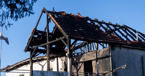 Prokuratura Rejonowa Poznań-Wilda umorzyła śledztwo dotyczące potrójnego zabójstwa i pożaru domu jednorodzinnego w podpoznańskim Zalasewie. Tragedia miała miejsce w październiku ubiegłego roku.