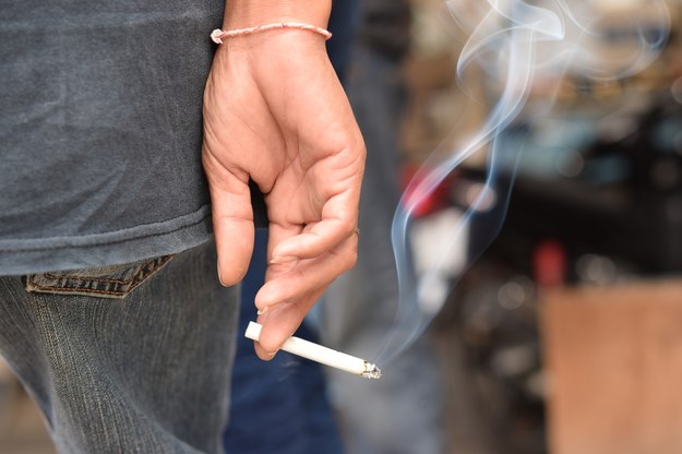 Brytyjski rząd chce zakazu sprzedaży papierosów urodzonym po 2009 roku