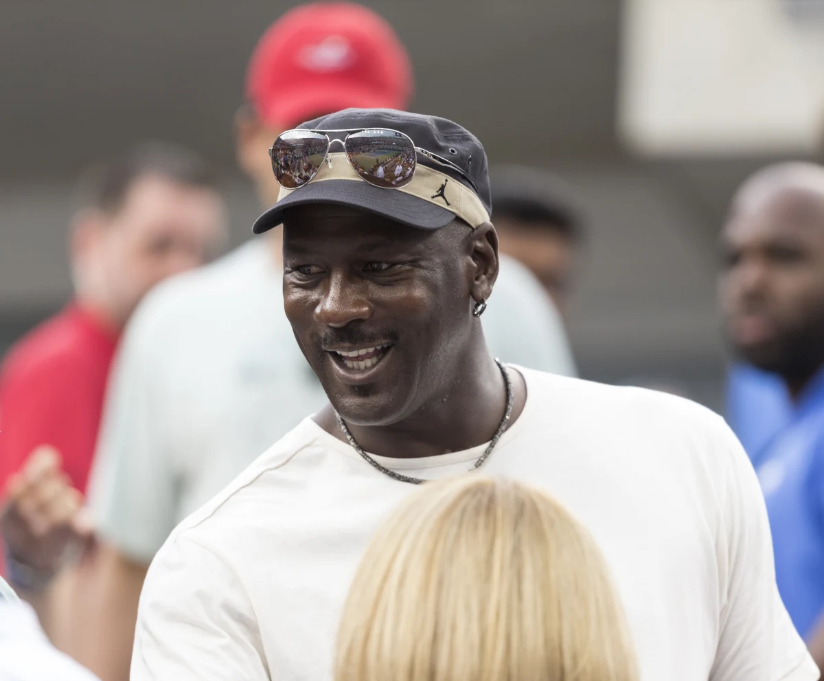 Michael Jordan został pierwszym zawodowym sportowcem, który znalazł się na liście 400 najbogatszych Amerykanów magazynu „Forbes”. W rankingu legendarny koszykarz zajął 379 miejsce.
