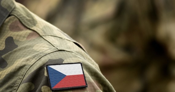 Czeski rząd przyjął w środę strategię obronną, która w związku z rosnącą agresją Rosji zakłada, że kraj musi być przygotowany do długotrwałej wojny obronnej z przeciwnikiem wyposażonym w broń jądrową. Priorytetem jest budowa sił zbrojnych, które można by wykorzystać w obronie kolektywnej NATO.