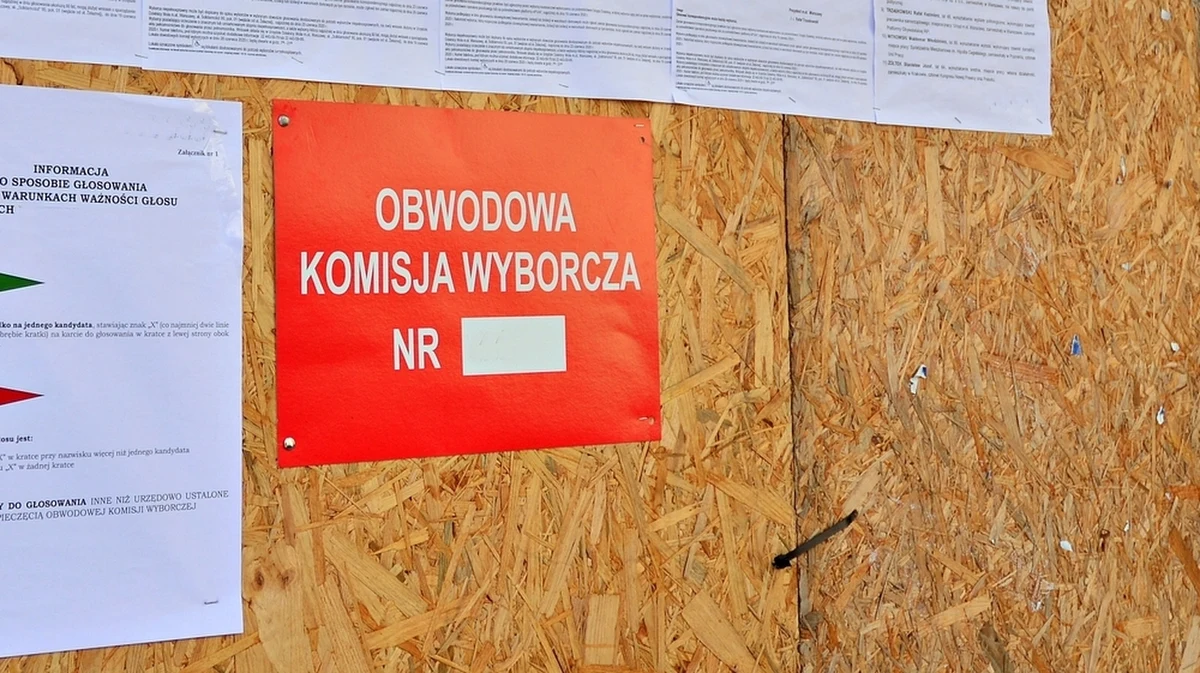 Wśród wyborców, głównie opozycji, coraz bardziej popularna staje się turystyka wyborcza, a niektórzy politycy zachęcają do opuszczenia wielkich miast i głosowania w mniejszych okręgach. "Takie działanie miałoby sens, gdyby było masowe i zorganizowane" - przekonuje w RMF FM prof. Jarosław Flis z Uniwersytetu Jagiellońskiego.