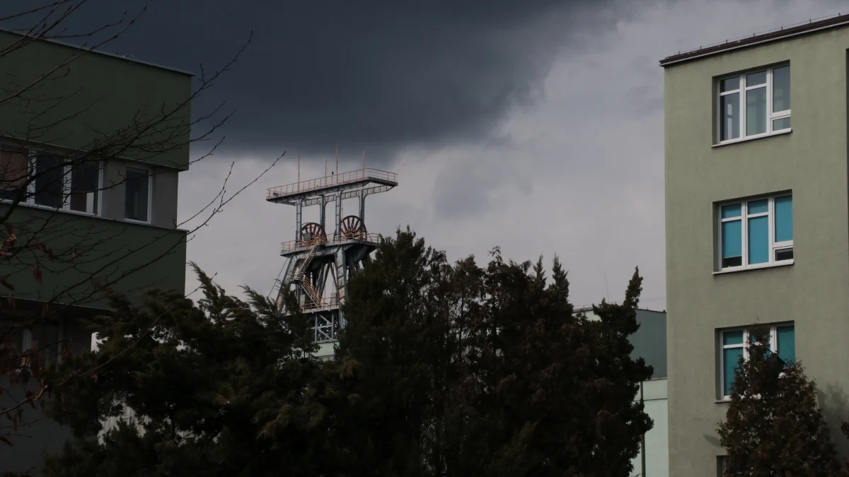 ​Wznowiono już wydobycie po nocnym wstrząsie w kopalni Staszic w Katowicach. Nie ma informacji o osobach poszkodowanych ani o uszkodzeniach spowodowanych przez wstrząs.
