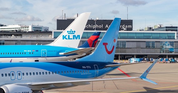 Sześciu Polaków, pijących alkohol i awanturujących się w samolocie, aresztowano na lotnisku Schiphol w Amsterdamie.