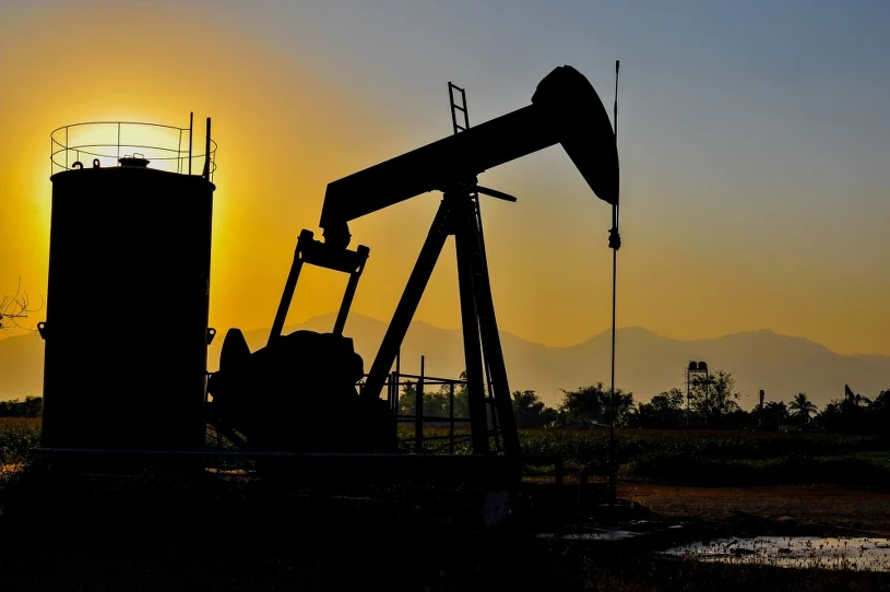 Złoto, srebro, ropa w górę. Jest reakcja rynków po ataku na Iran