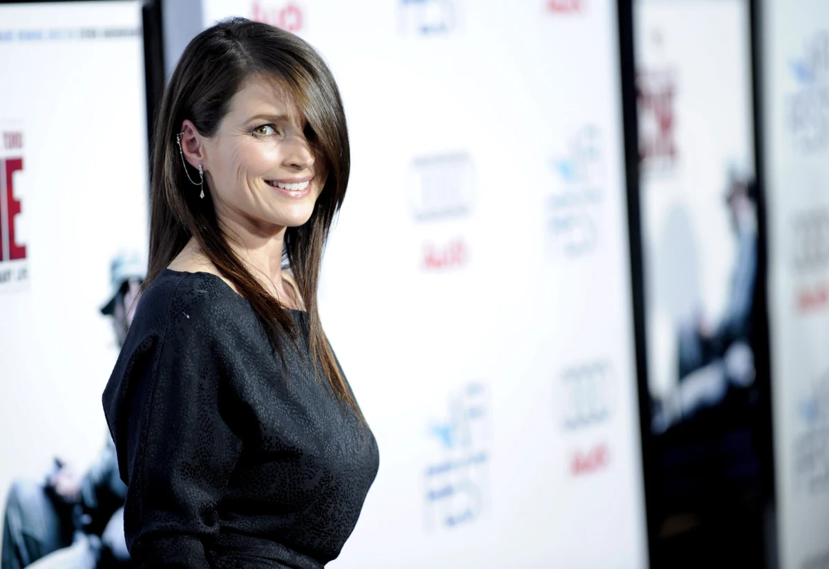 Brytyjska aktorka Julia Ormond pozywa Harveya Weinsteina o napaść seksualną. Oskarża światowej sławy producenta filmowego, że zmusił ją do seksu oralnego po służbowym obiedzie w Nowym Jorku w 1995 roku.