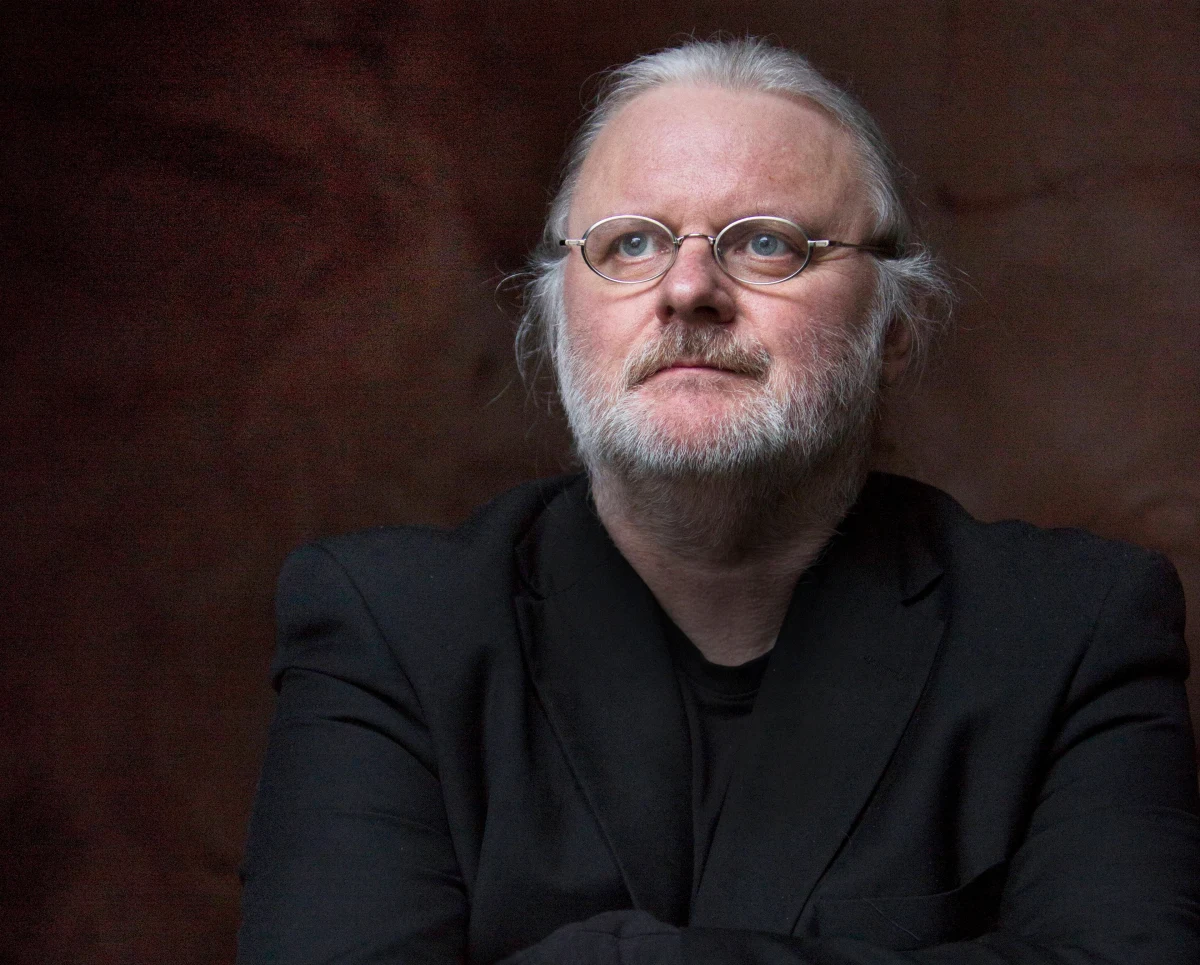 Laureatem tegorocznej Nagrody Nobla w dziedzinie literatury został Norweg Jon Fosse. Akademia Szwedzka nagrodziła go za "za nowatorskie sztuki i prozę, które dają wyraz temu, co niewypowiedziane".